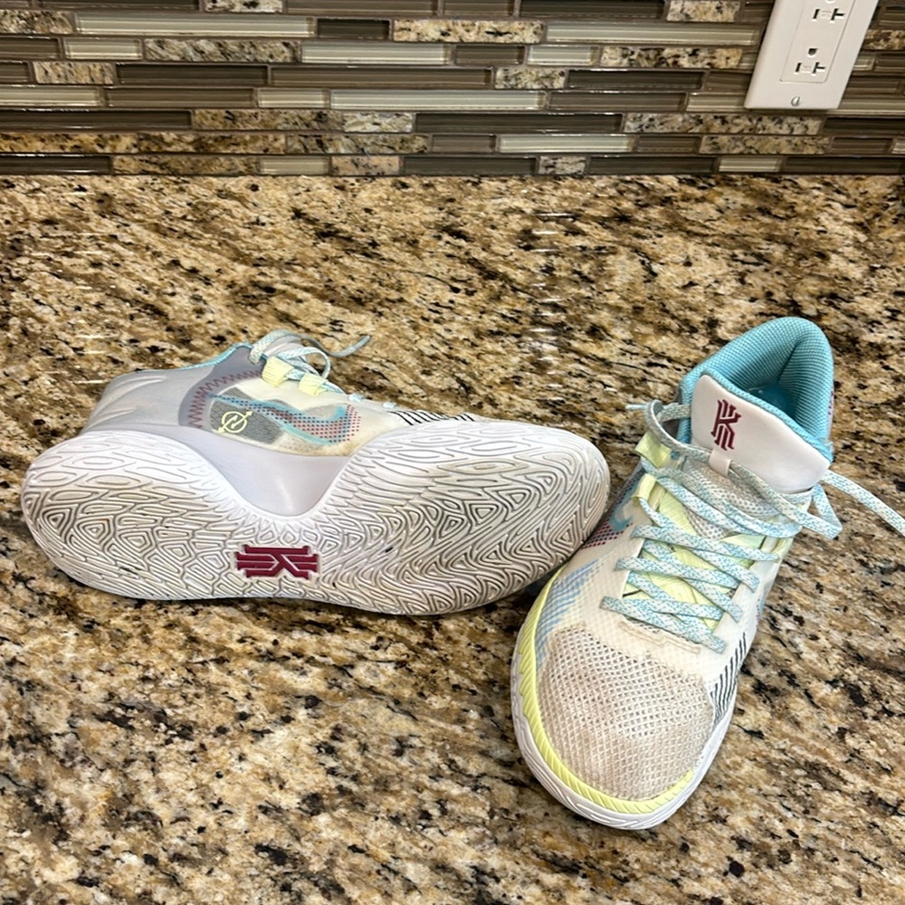 Nike Kyrie flytrap basketball shoes